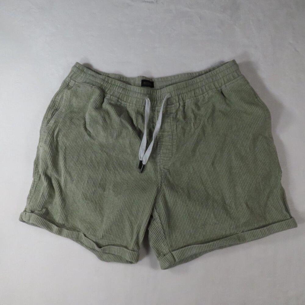 The Buffalo David Bitton Men's Corduroy Haiden Shorts in Sage Green are a stylis